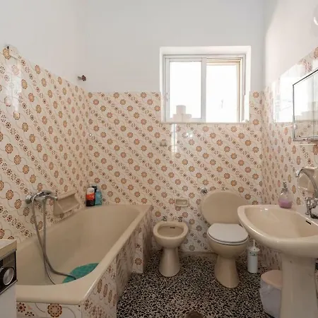 Retro Family House In With Castle View * Mystras