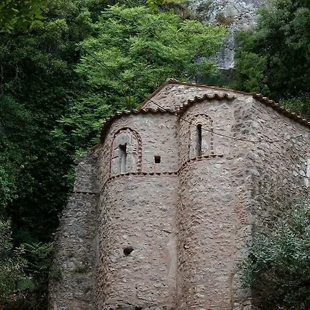 Retro Family House In With Castle View * Mystras
