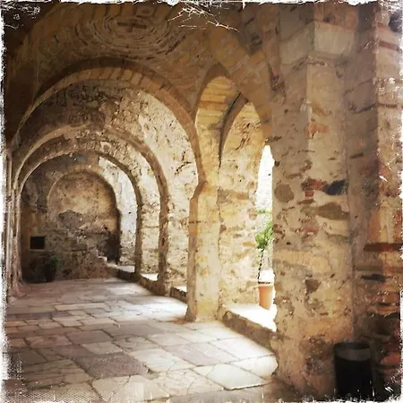 Retro Family House In With Castle View Mystras