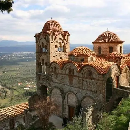 Retro Family House In With Castle View Mystras